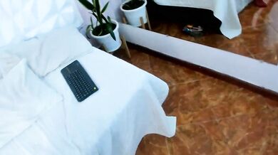 Watch Demy_Ruiz give an unforgettable handjob and tease with her tattoos and heels