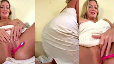 JodiSands' erotic dance leads to big-tits-blondes fingering and squirt-white pussy play