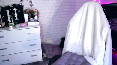 Watch Uindi's first time cam show with Graceful Temptress and Enchantress