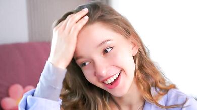 Little Poetry's seductive curves caught on tape in steamy online footage