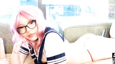 Lizzieligh1 is a seductive enchantress who can't resist an electric charge