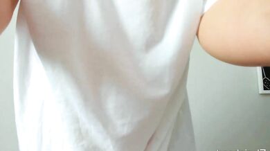 Hot Chilly - Sensual Webcam Girl Gets Naked and Shivers with Pleasure