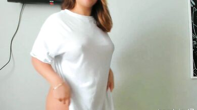 Hot Chilly - Sensual Webcam Girl Gets Naked and Shivers with Pleasure