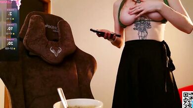 Lustful chick Lovely Booty Webcam Model hungering for hard cock