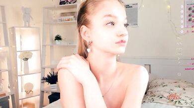 YuNabif's erotic dance and big tits make him cum hard in this HD video