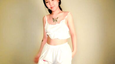 Miko_san gets humiliated in office while giving an ASJF handjob & fingering tutorial