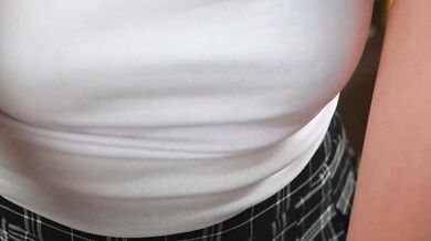 Tiny Miracle seduces with her stunning body and stunning cleavage