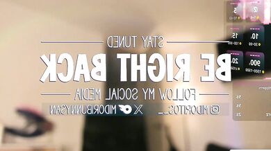 Watch midori__san, the stunning diva girl, get kinky with herself in this solo video