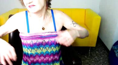 SexyGrandma_ goes wild with her toys in HD cam2cam action!
