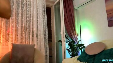 Sweety_rinushka_ seduces and dominates in hot webcam action