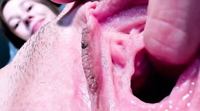 Courtney Luv's stunning dÃ©colletage captures her live on cam