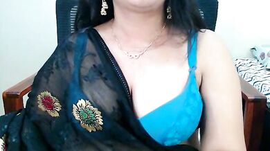 Aanya's Indian pussy gets fingered, dildoed & deepthroated in hot roleplay action
