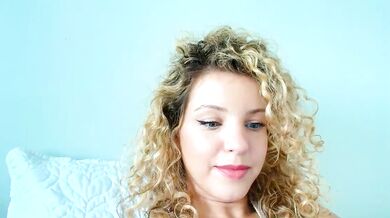 Theislandgirl is a filthy influencer and a hot babe who loves to get naughty