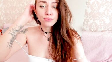 FoxyAlisa - Porn Video [Bongacams]: energetic personality, huge, stunning booty