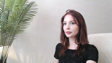 Maribett - Porn Video [Bongacams]: voluptuous décolletage, sensual cleavage, webcam snapshot