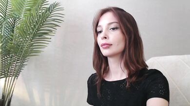 Maribett - Porn Video [Bongacams]: voluptuous décolletage, sensual cleavage, webcam snapshot