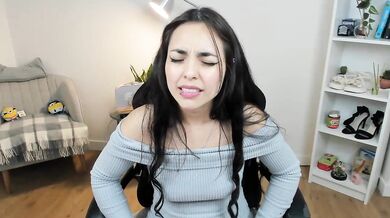 Bella_Evans - Porn Video [Cam4]: captivating content creator, stunning posterior, talented entertainer