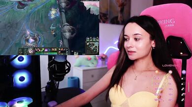 JuicyAngel - Porn Video [Bongacams]: dazzling beauty, enviable waistline, streaming snapshot