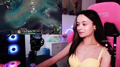 JuicyAngel - Porn Video [Bongacams]: dazzling beauty, enviable waistline, streaming snapshot