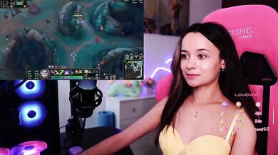 JuicyAngel - Porn Video [Bongacams]: dazzling beauty, enviable waistline, streaming snapshot