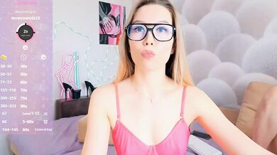 NikeLike - Porn Video [Bongacams]: sensuous porn slut, irresistible beauty, live stream recording