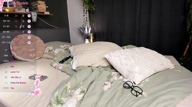 Reds_Roses - Porn Video [Cam4]: ferocious whispers, captivating buttocks, talented personality