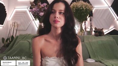 Taanni - Porn Video [Bongacams]: seductive shivers, fingering, elegant waistline