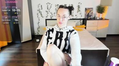 KellyJacksoon - Porn Video [Bongacams]: luscious rear, dynamic host, radiant beauty