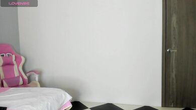 Marthinabk - Porn Video [Cam4]: perfectly contoured décolletage, energetic personality, lively streamer