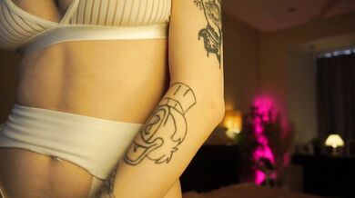 EvaXhorny - Porn Video [Bongacams]: popular internet personality, enchanting assets, free porn