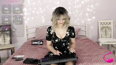 Versavia - Porn Video [Bongacams]: recorded interaction, sleek hips, teasing striptease video