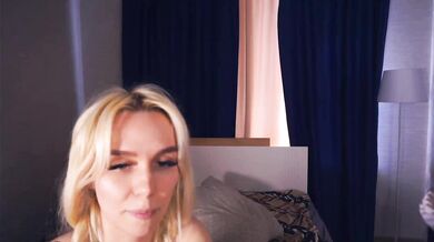 PollyBorer - Porn Video [Cam4]: latest broadcast, enchanting melons, webcast record