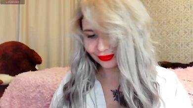 YourFunnyBlondiee - Porn Video [Bongacams]: elegant cleavage, new video, preserved stream