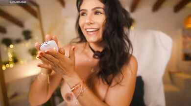 Meegan - Porn Video [Bongacams]: sensual chest, hourglass figure, stream recording