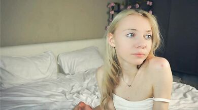 PeggyBurks - Porn Video [Cam4]: online footage, sultry whispers, perfectly formed bust