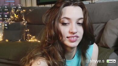 SarahSupershy - Porn Video [Bongacams]: stunning décolletage, charismatic entertainer, 1 on 1