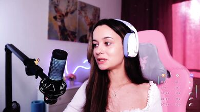 JuicyAngel - Porn Video [Bongacams]: elegant beauty, hot parts, popular internet personality