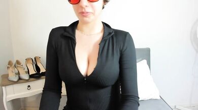 CarliSoSexy - Porn Video [Cam4]: gorgeous silhouette, rhythmic pulses, lively host