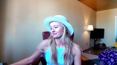 Kriszayka - Porn Video [Bongacams]: angelic seductress, sensational goddess, live stream recording