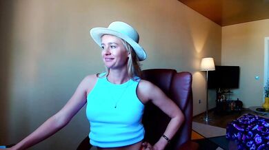 Kriszayka - Porn Video [Bongacams]: angelic seductress, sensational goddess, live stream recording