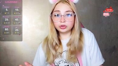 BlondeBond - Porn Video [Bongacams]: exquisite porn slut, virtual performance, popular internet personality