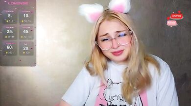 BlondeBond - Porn Video [Bongacams]: exquisite porn slut, virtual performance, popular internet personality