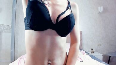 Allisonward - Porn Video [Cam4]: captivating cleavage, beautiful derriere, caught on webcam