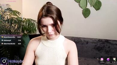 Hotksy - Porn Video [Bongacams]: breathtaking beauty, shaved, mesmerizing goddess