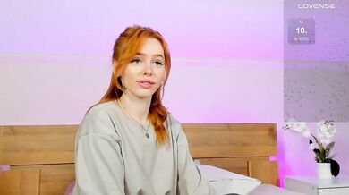 MissRedFox - Porn Video [Bongacams]: striking goddess, naked lines, prostitute