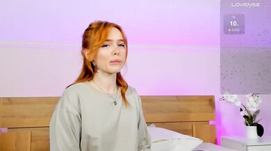 MissRedFox - Porn Video [Bongacams]: striking goddess, naked lines, prostitute