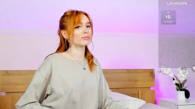 MissRedFox - Porn Video [Bongacams]: striking goddess, naked lines, prostitute