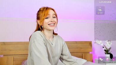 MissRedFox - Porn Video [Bongacams]: striking goddess, naked lines, prostitute