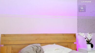 MissRedFox - Porn Video [Bongacams]: striking goddess, naked lines, prostitute