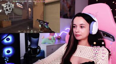 JuicyAngel - Porn Video [Bongacams]: vibrant streamer, popular internet personality, enthusiastic entertainer